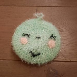 Eponge lavable smiley – Crochetée à la main – Vert menthe