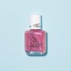 petite-manucurist-betty