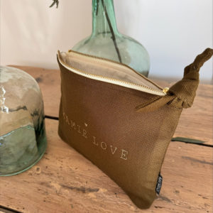 Marcel et Lily – Pochette Kaki – Mamie Love