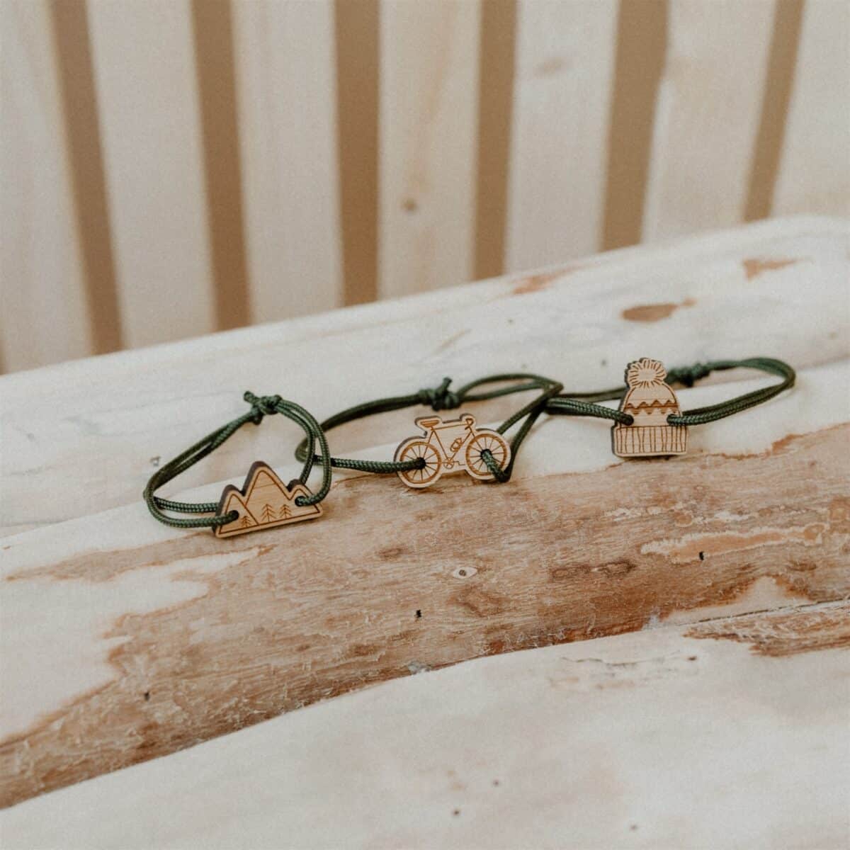 Bracelet-montagne-velo-sportif-bonnet-Les-Petites-Hirondelles-scaled