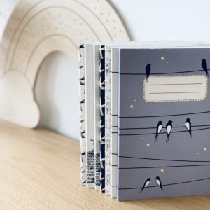 Les petites hirondelles – Carnet en papier, feuilles blanches A5 – Ciel Bleu