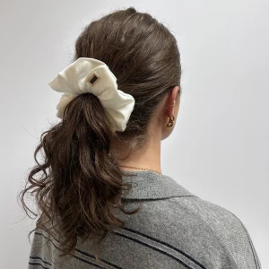 Omé – Chouchou en Soie – Le blanc