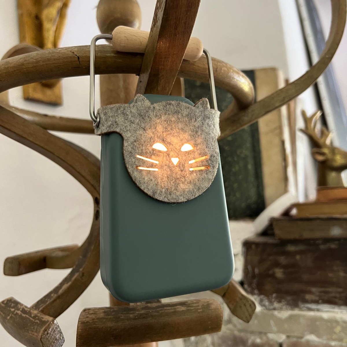 KIVALA-vert-porte-manteau-top-site-