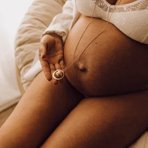 Pleine Lune – Bola de grossesse » Gaia » cordon de soie – or