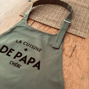 Marcel & Lily – Tablier kaki – La cuisine de papa chéri