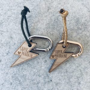 Les Petites Hirondelles – Porte clé éclair vert –  »Super parrain »