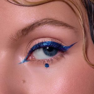 Sisi la paillette – Eyeliner pailleté – Bleu éléctrique